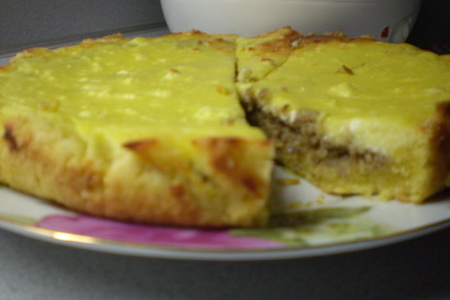 Фото к рецепту: Пирог с ореховой прослойкой и творогом
