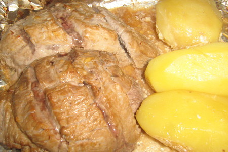 Фото к рецепту: Свинина имбирно-лаймовая,запечённая.