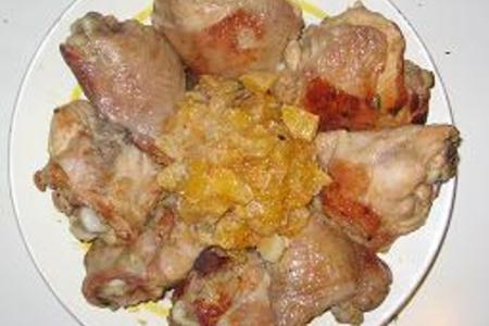 Фото к рецепту: Куриные бедра с мандаринами