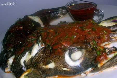 Запеченная рыба ( ледяная) с укропно-томатным соусом