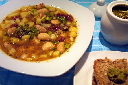 Фото к рецепту: Итальянский картофельный суп (из серии „быстрые супы“)