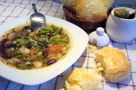 Фото к рецепту: Итальянский фасолевый суп (очень фасолевый)