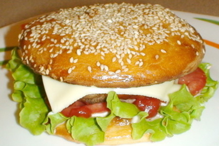 Фото к рецепту: Чизбургер - немного домашнего фаст-фуда