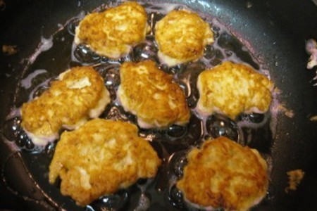 Фото к рецепту: Нежные,куриные котлетки с сыром