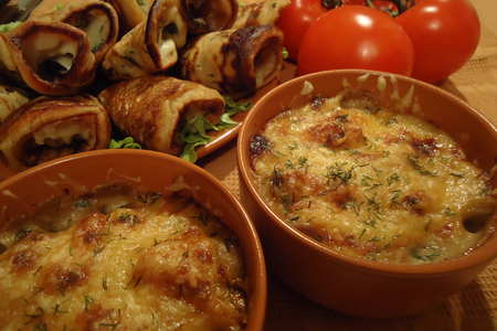 Фото к рецепту: Куриное рагу под сырным соусом, пирог с семгой и креветками и грибные оладьи со сливочным сыром!
