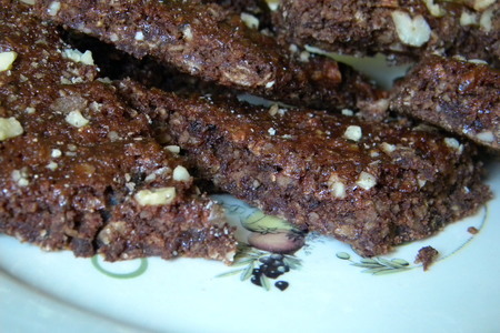 Фото к рецепту: Шоколадно-ореховое печенье для поста или "энергетик на завтрак"