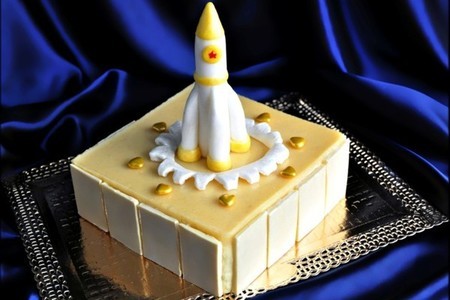 Фото к рецепту: Космическое приключение ванили... ангельский торт "v8".