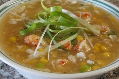 Фото к рецепту: Китайский суп с лангустинами и кукурузой