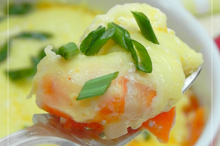 Фото к рецепту: Сырный гратен с креветками