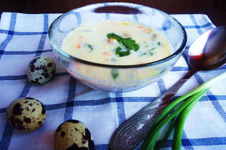 Фото к рецепту: Сырный суп с кокосовым молоком.