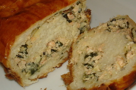 Фото к рецепту: Рулет с форелью и шпинатом. или же- тесто из хлебопечки, пирог из печки