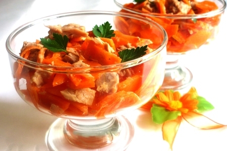 Фото к рецепту: Морковка+тунец=простой и вкусный салатик