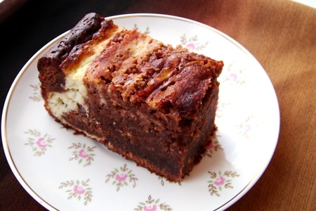 Фото к рецепту: Шоколадно-творожное пирожное