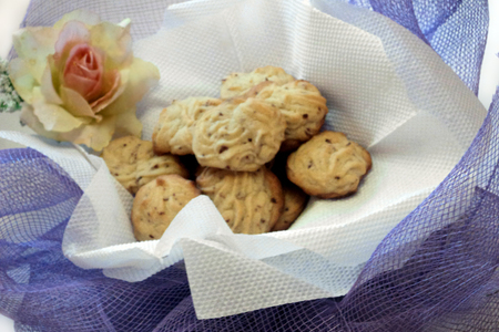 Фото к рецепту: Печенье тающие моменты с ароматом роз.