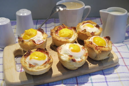 Тостовые маффины с яичницей (завтрак в американском стиле)