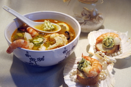 Фото к рецепту: Ароматный суп с обитателями морскими „мечты нептуна“ (дуэль)