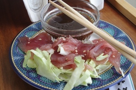 Фото к рецепту: Филе тунца с горчично-соевым соусом