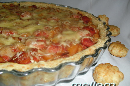 Фото к рецепту: Сырный пирог с фасолью и беконом