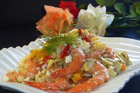 Фото к рецепту: Салат с креветками и артишоками