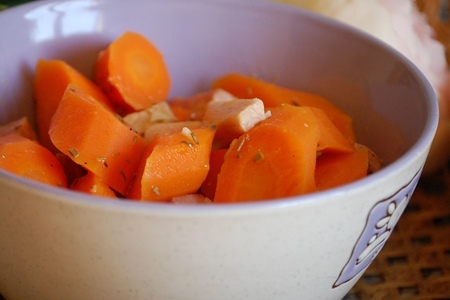 Фото к рецепту: Запеченная морковь в фольге