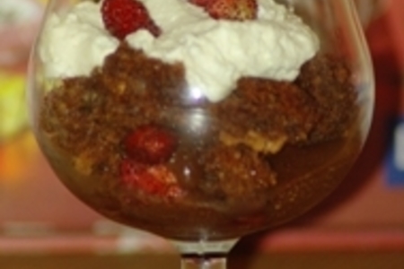 Фото к рецепту: Шоколадно-земляничный десерт