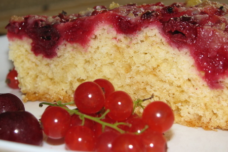 Фото к рецепту: Открытый пирог с ягодками и штрейзелем