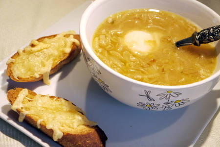 Фото к рецепту: Эльзасский луковый суп (zewelzupp)