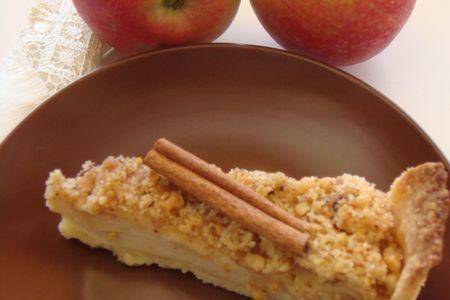 Фото к рецепту: Пирог с штрейзелем "молодильные яблочки"