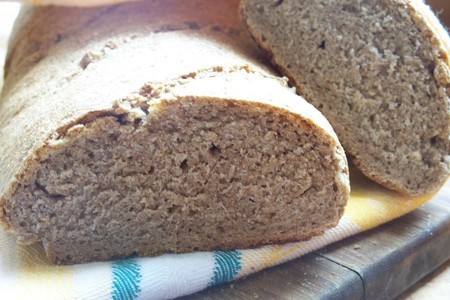 Фото к рецепту: Оливковый пшенично-ржаной хлеб с отрубями
