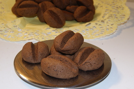 Фото к рецепту: Печенье "кофейные зёрна с шоколадом"