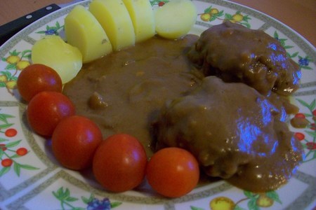 Фото к рецепту: Meatcakes или мясные пирожные в коричневом соусе