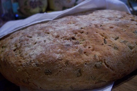 Фото к рецепту: Кукурузный хлеб  на кефире с зеленым луком