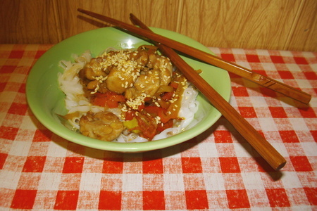 Фото к рецепту: Согревающаяй рисовая лапша