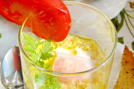 Фото к рецепту: Яйца кокот с луково-сельдерейным кремом