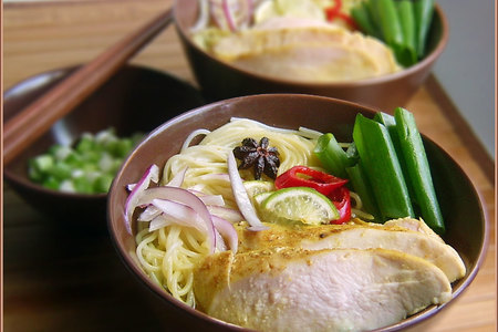 Фото к рецепту: Фо га, вьетнамский суп с курицей