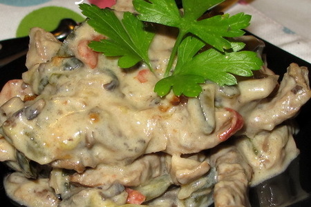 Фото к рецепту: Говядина с огурцами и грибами в стиле азу по-татарски