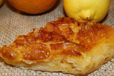 Фото к рецепту: Апельсиновый пирог (портокалопита)