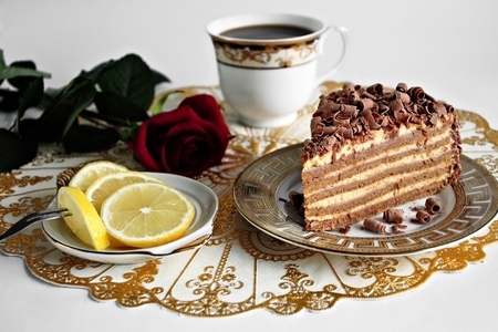 Фото к рецепту: Карамельный торт со сливками.