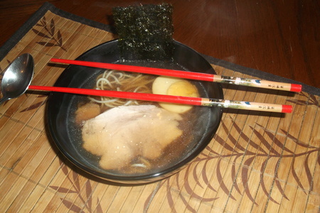 Фото к рецепту: Рамен - японский мясной суп на трех бульонах