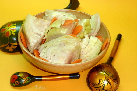 Фото к рецепту: Капуста, маринованная с морковью и кориандром