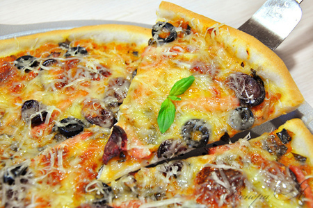 Фото к рецепту: Пицца «ассорти» + соус для пиццы