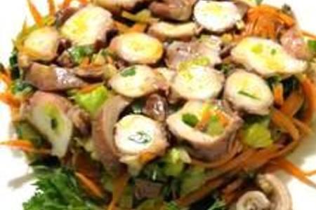 Фото к рецепту: Салат с  осьминогом  по - португальски.