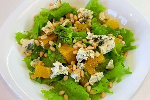 Салат с кедровыми орешками, курицей и грибами | Рецепт | Еда, Кулинария, Идеи для блюд