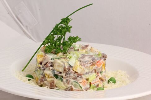 Салат с куриной грудкой и огурцом