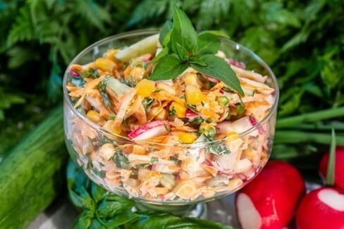 Салат с морковью и кукурузой