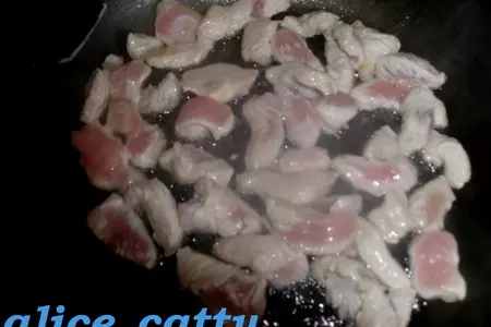 Салат с крабовым мясом и индюшкой: шаг 1