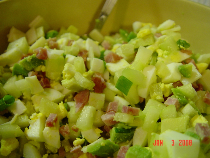 Салат с авокадо и колбасой.: шаг 2