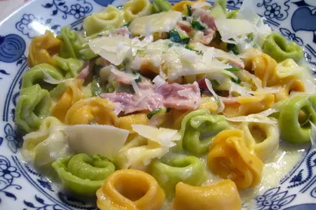 Паста тортеллини (tortellini) с молочно-ветчинным соусом: шаг 4