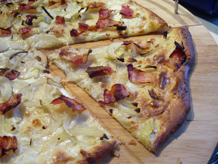 Тарт фламбе (tarte flambée) или эльзасский луковый пирог: шаг 3