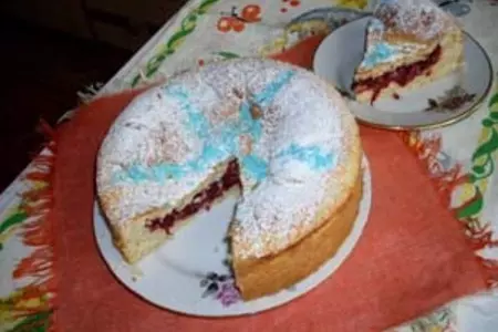 Пирог с брусникой и яблоками: шаг 7